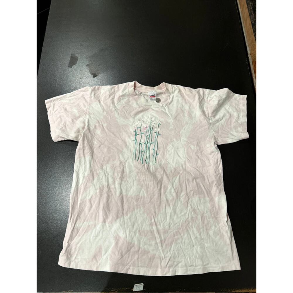 Vintage made in the us early 90s pink and white graphic t shirt
